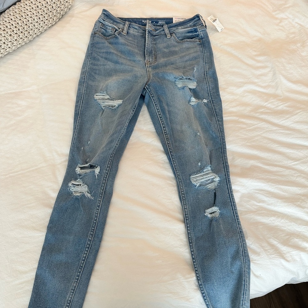 Distressed skinny jeans